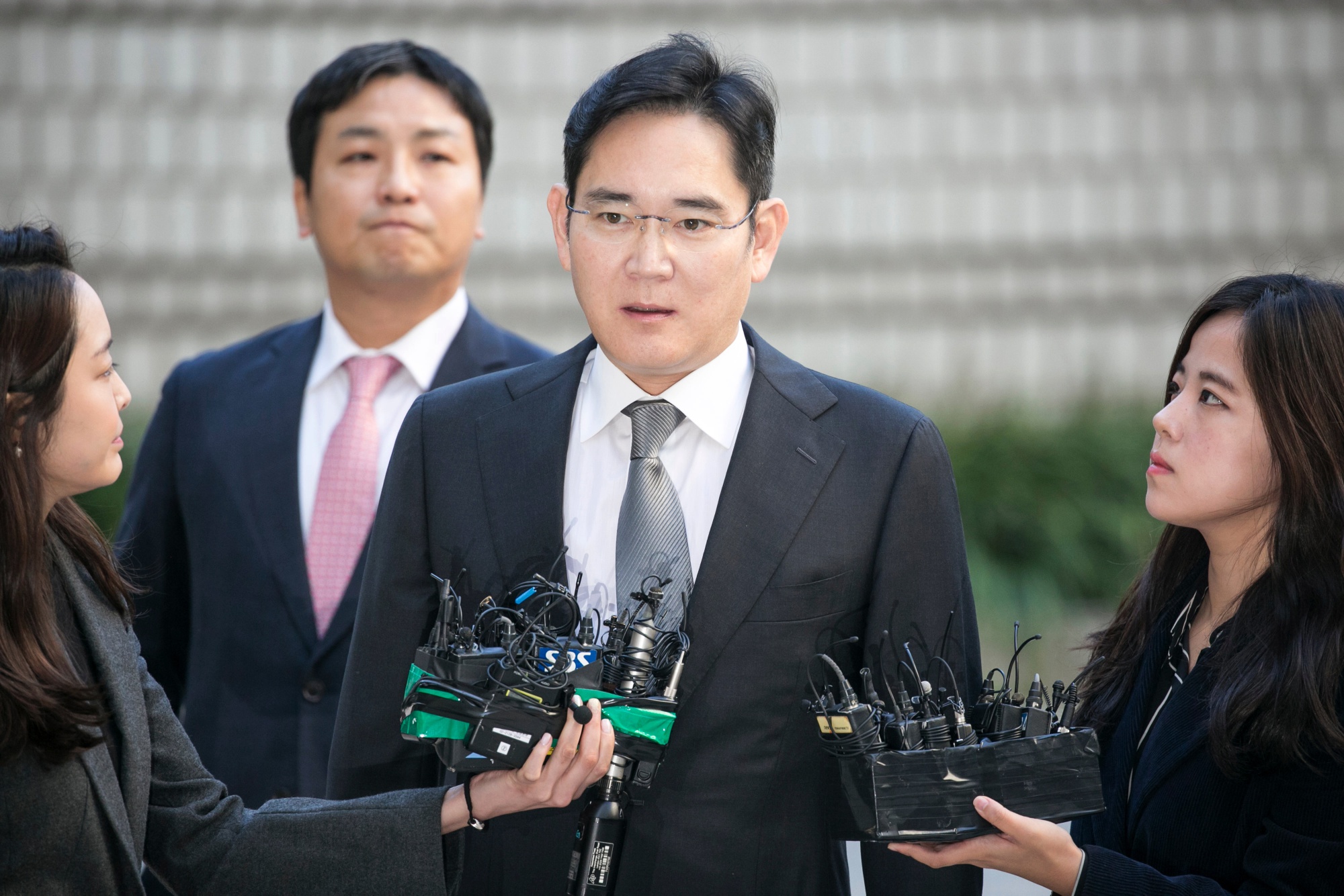 Samsung royalty sued by her estranged husband for one billion dollars :  Business : News : The Hankyoreh