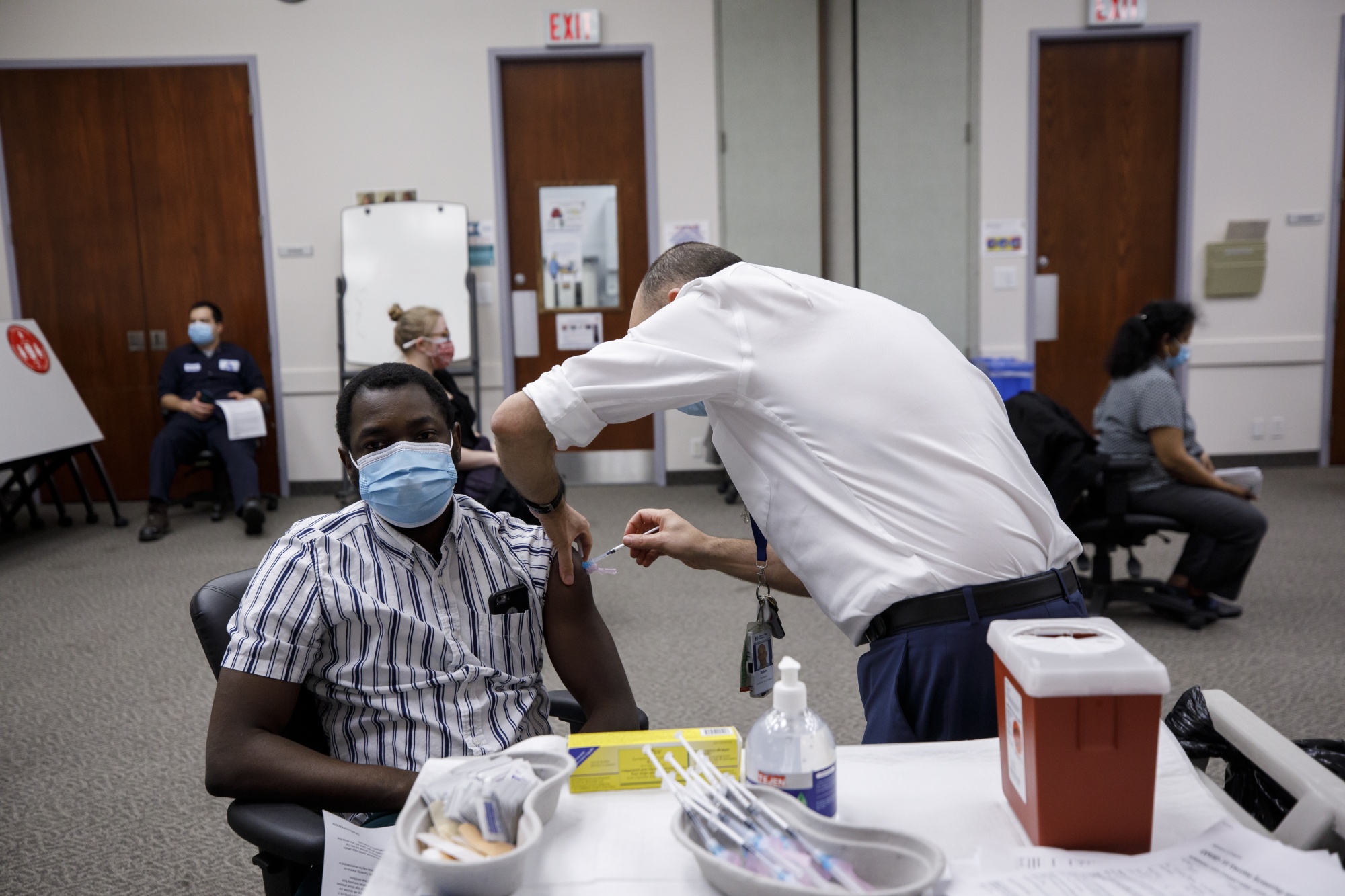 Ontario Sets Up Checkpoints, Shuts Construction in Virus Battle Bloomberg