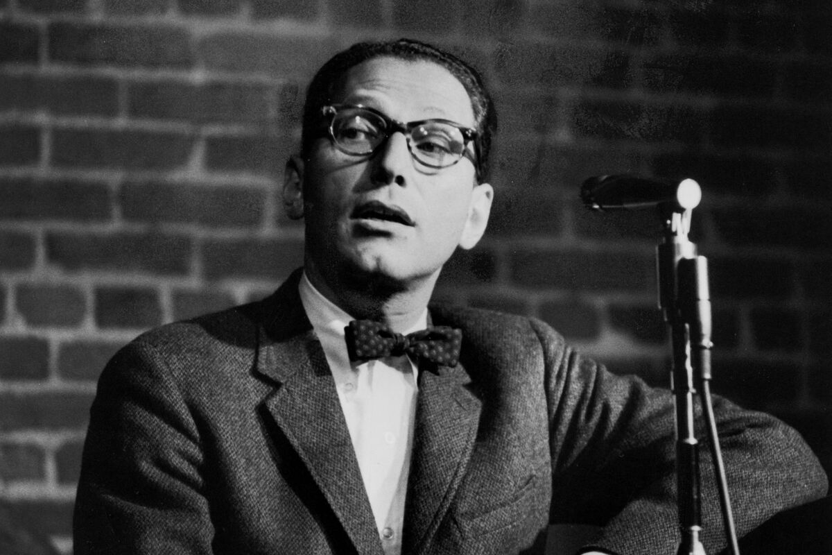 Tom Lehrer, Harvard’s Satiric, Melodic Mathematician, Dies at 97