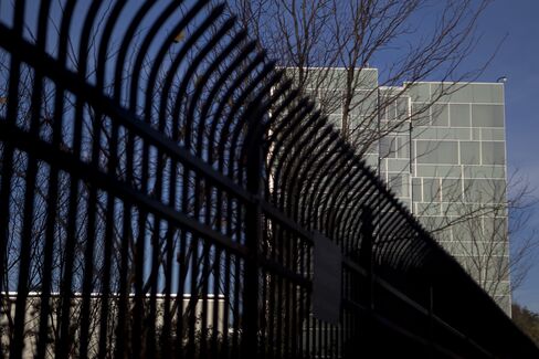 Raytheon, Lockheed Get U.S. Secrets as Cybersecurity Go-Betweens