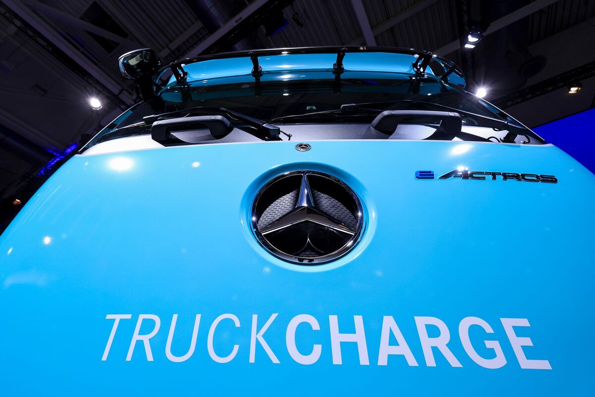 bloomberg.com - Jonathan Tirone - Rising Oil Prices Drive Europeans Towards Electric Vehicles