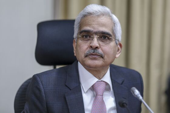India’s Central Bank Chief Experiments With Policy to Ease Rates