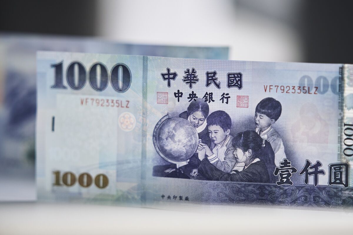 🟪"Dollaro di Taiwan Raggiunge un Record: La Banca Centrale Sotto Pressione"