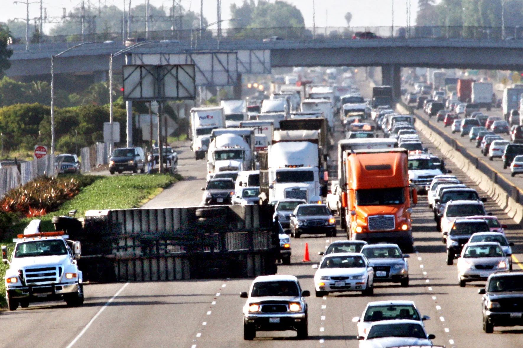 A container truck roll over accident clogged traffic on northbound 880 during the Tuesday morning commute. It backed up traffic all the way to San Leandro, almost ten miles. Photographer: Laura Oda/Oakland Tribune/Zuma Press
