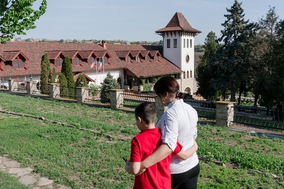 ‘A Bet on the War’: Vineyard Exposes Risks in Front-Line Moldova