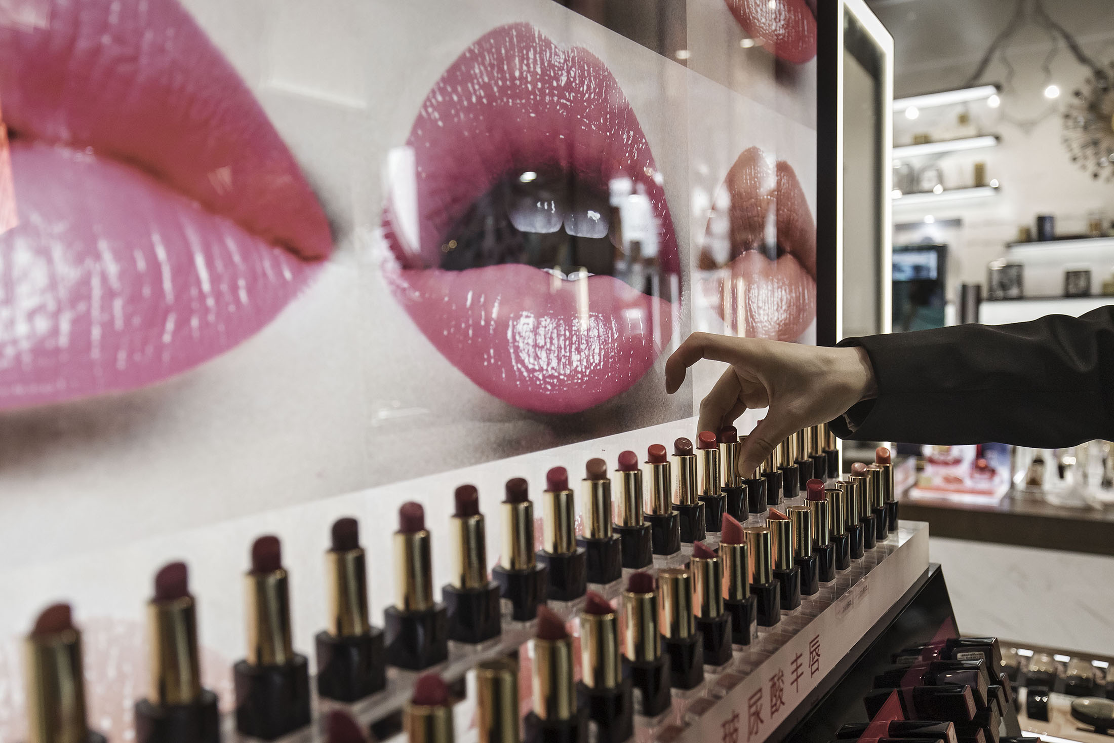 China's Makeup Obsession Gives Estée Lauder a Boost