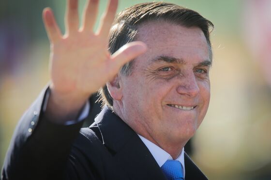 Bolsonaro Meets China’s Xi in Bid to Balance Ties With U.S.