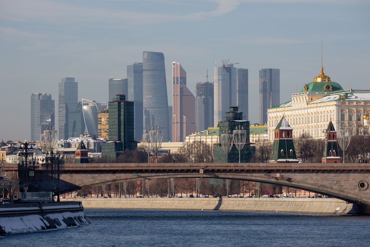 Russian Businesses See Billions Stuck Abroad on Payment Delays