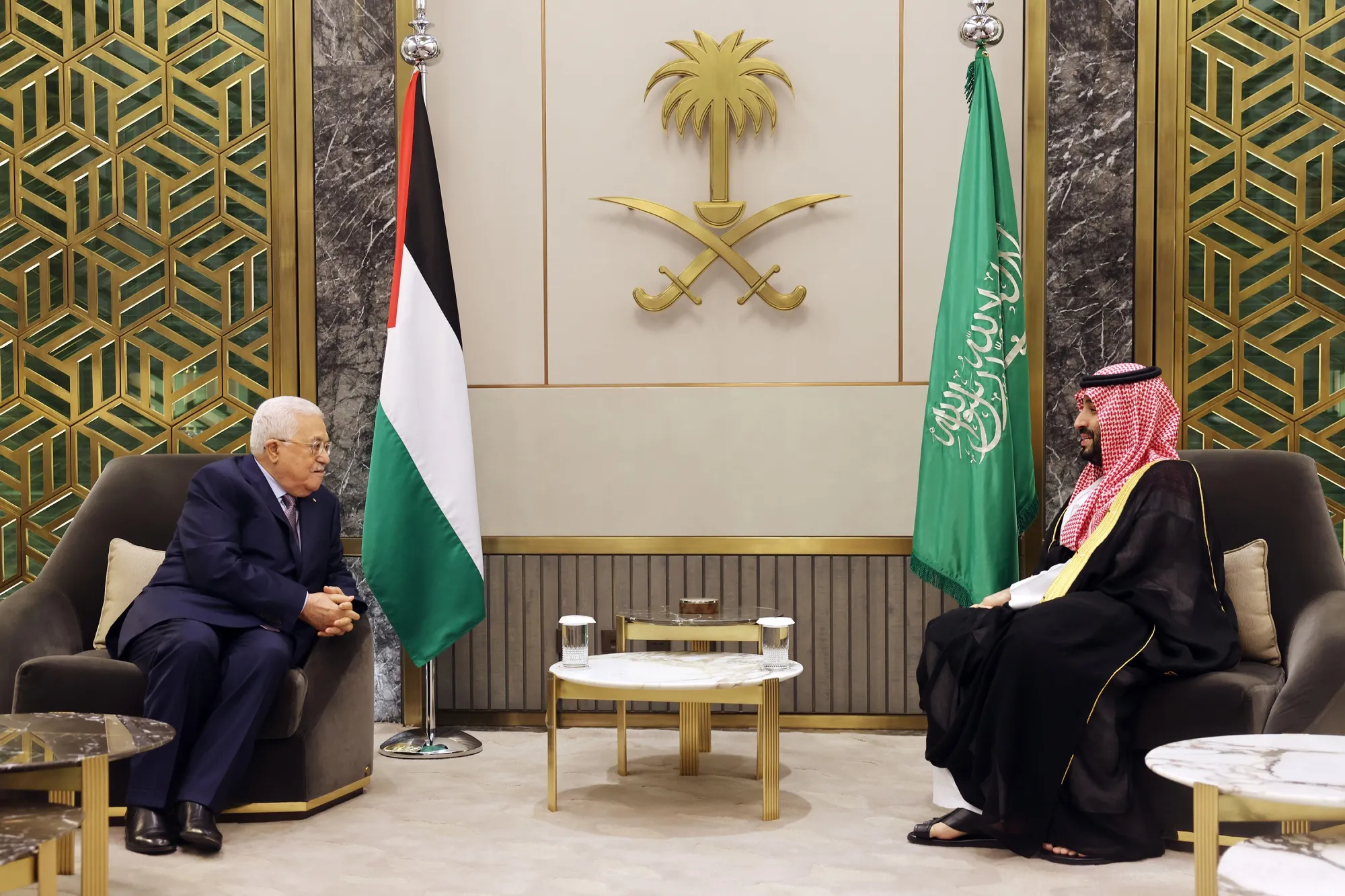 Mahmud Abbas meets with Mohammed bin Salman in Jeddah, Saudi Arabia, on April 18.