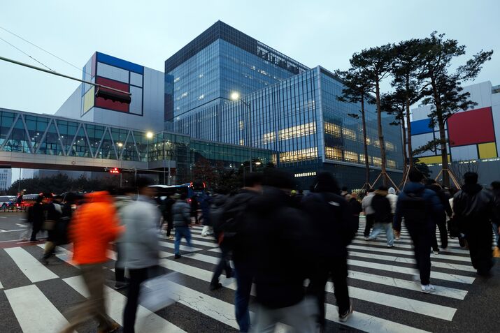 Samsung Semiconductor Plant Ahead of Pre Earnings Results