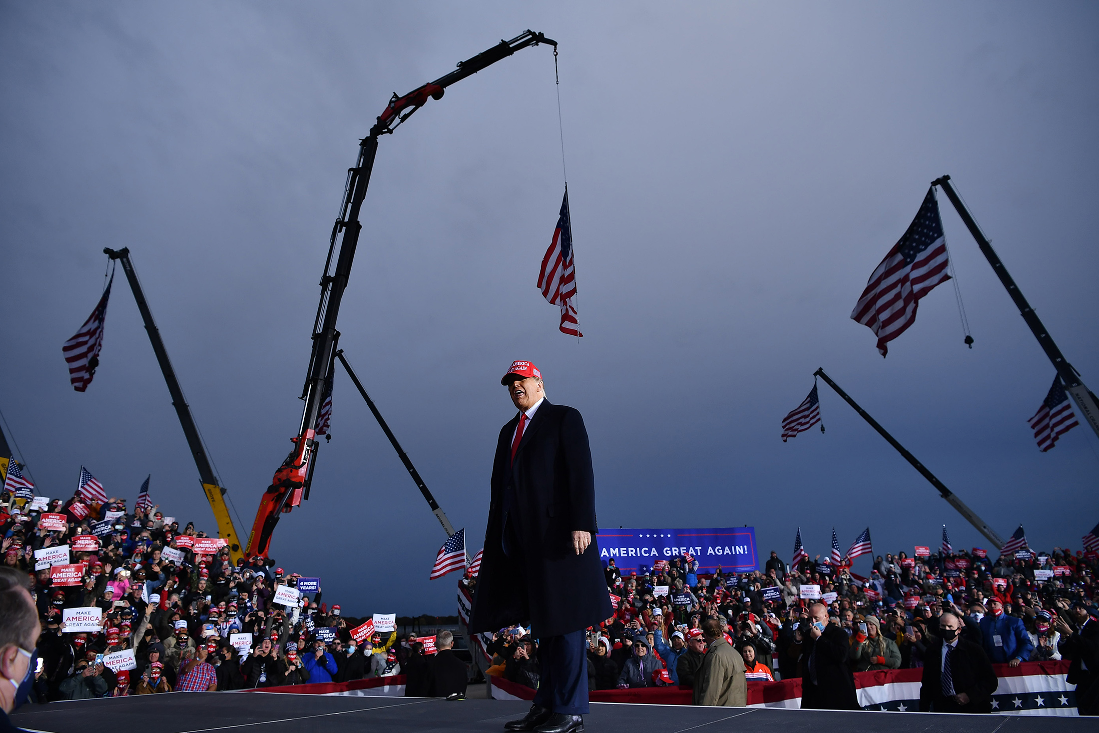 Whitmer Rebukes Trump After Lock Her Up Chants At Rally Bloomberg