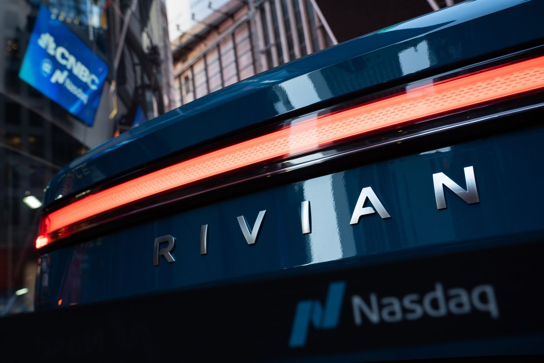 Robinhood (HOOD), Rivian (RIVN) Stocks Lead Slide In Pandemic-Era IPOs ...