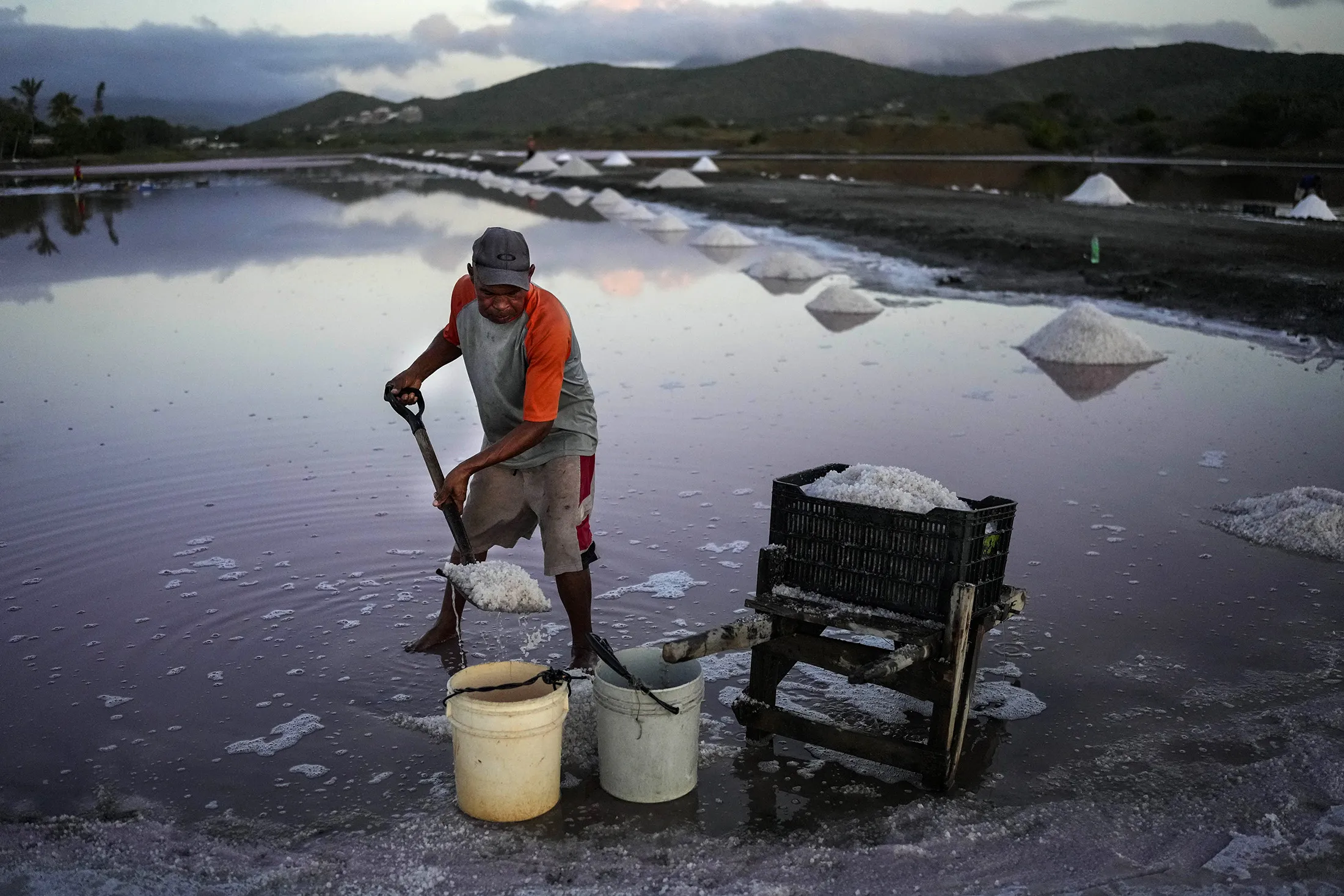 Venezuela Poverty Crisis Turns Salt Flats Into Crucial Income Source for  Locals - Bloomberg