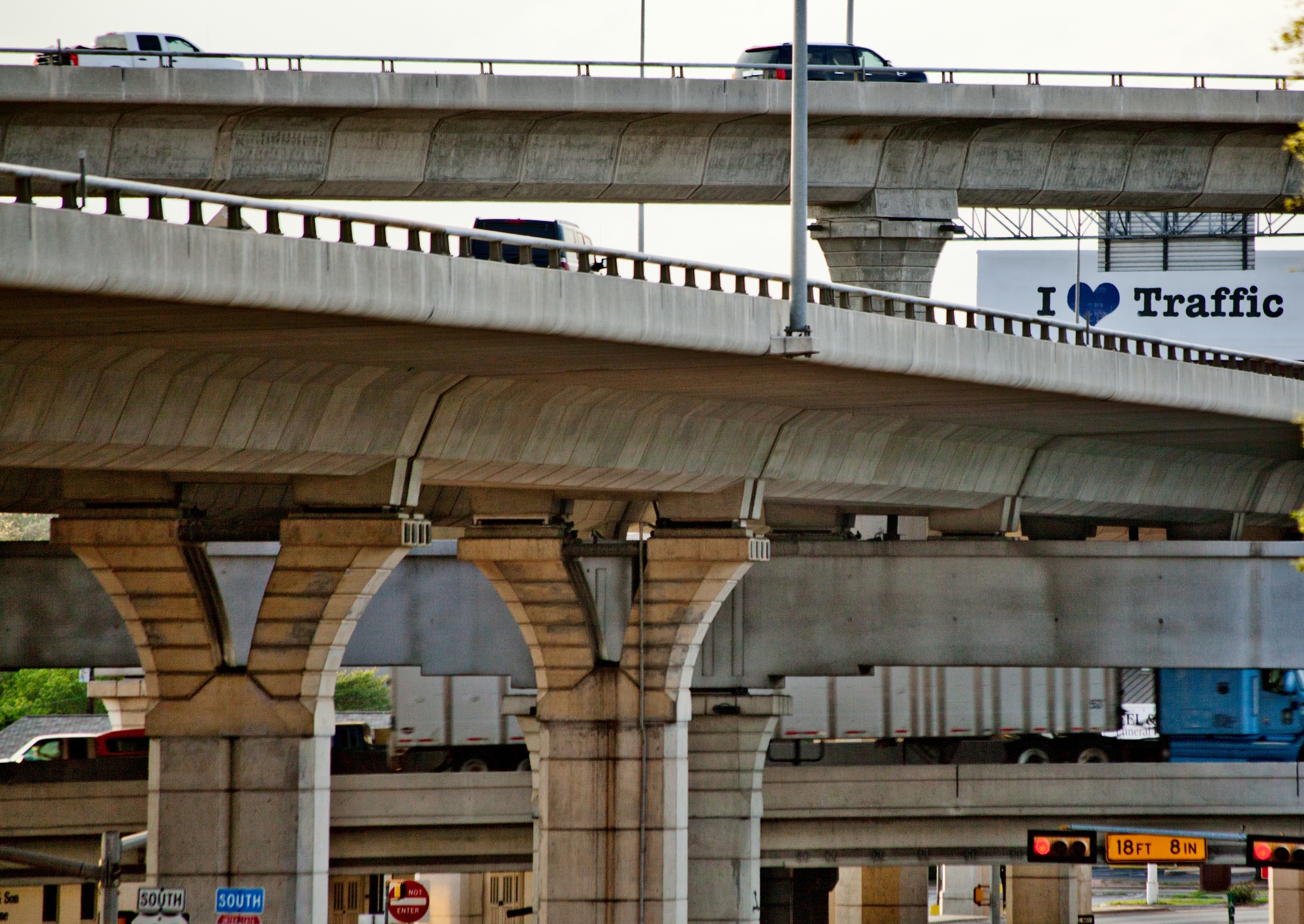 Two TxDOT workers find $2,000 cash on side of highway, turn it in