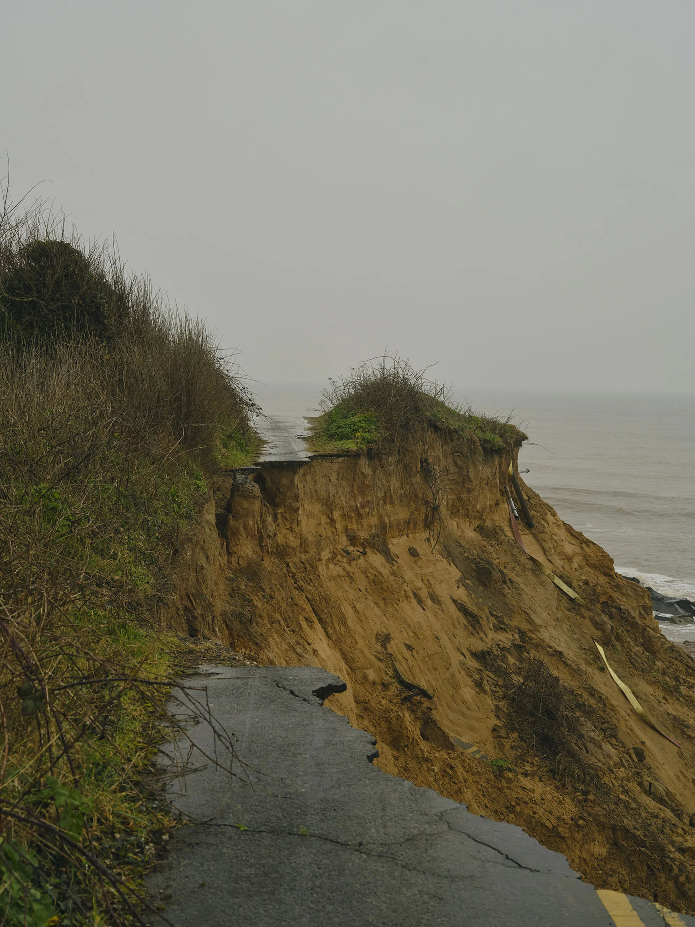 Beach Road running parallel to the sea.&nbsp;