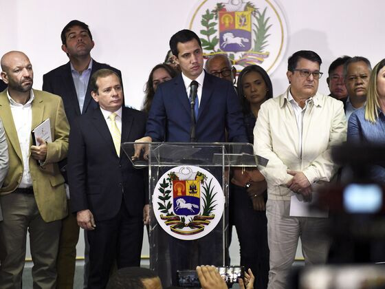 Venezuela Congressional Showdown Looms After Maduro Maneuver