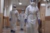 马来西亚医护人员自制PPE应对冠状病毒大流行