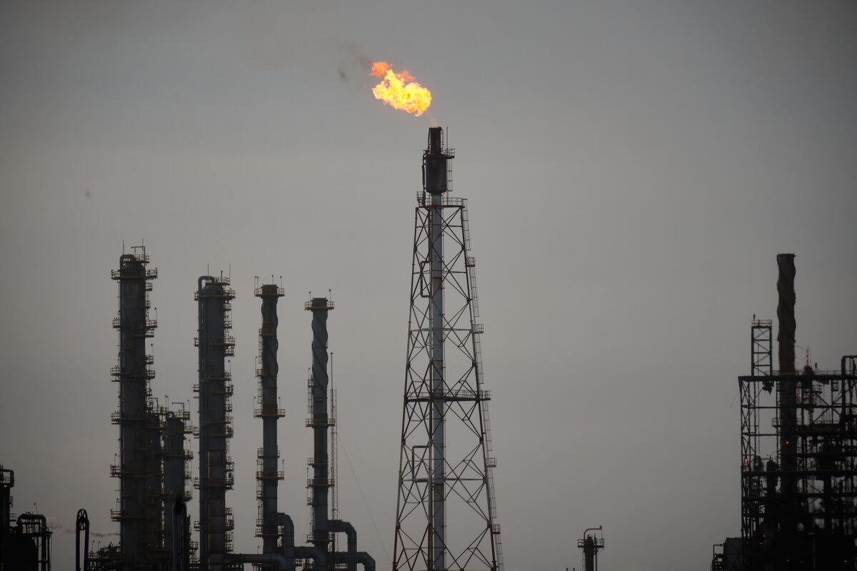 Trump Threatens Tariffs on Countries That Provide Oil to Cuba