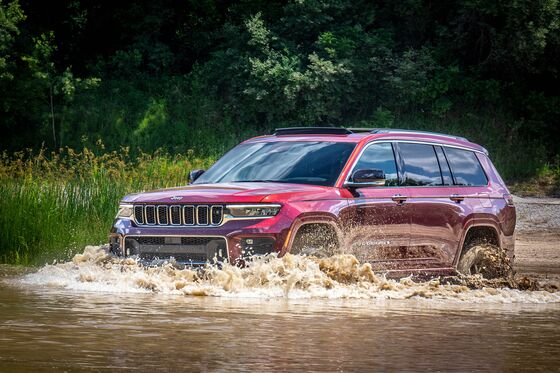 Stretch Jeep Rolls From Detroit’s First New Factory in 30 Years