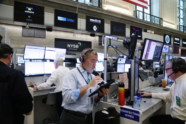 Traders At The New York Stock Exchange As Stocks And Bonds Slide Globally As Oil Tops $100