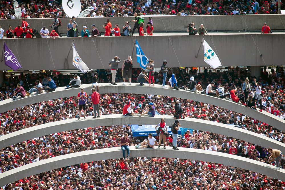 Crowds Turn Out For Toronto Raptors Nba Championship Parade