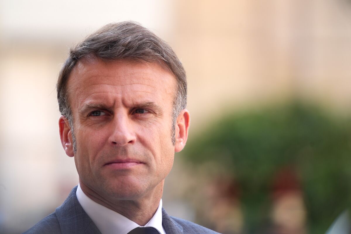 Macron Urges Trump To Take a Firmer Line With Putin Over Ukraine