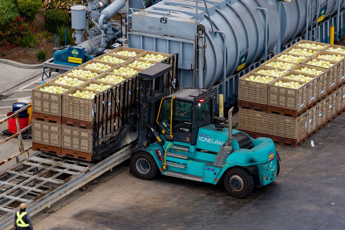 bloomberg.com - Kristina Peterson - Taylor Farms to Suspend Iceberg Lettuce From Mexico Next Summer