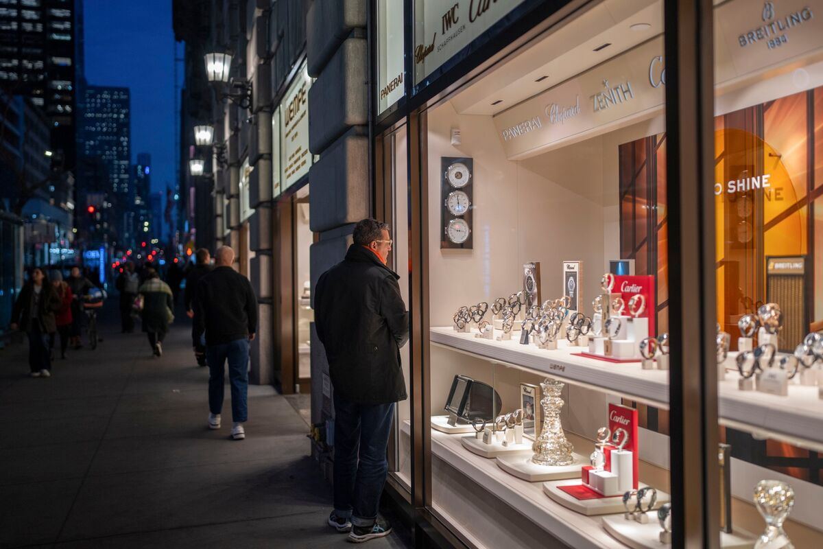 ⚫️ BLOOMBERG: "La fiducia dei consumatori statunitensi scende per il quinto mese consecutivo"