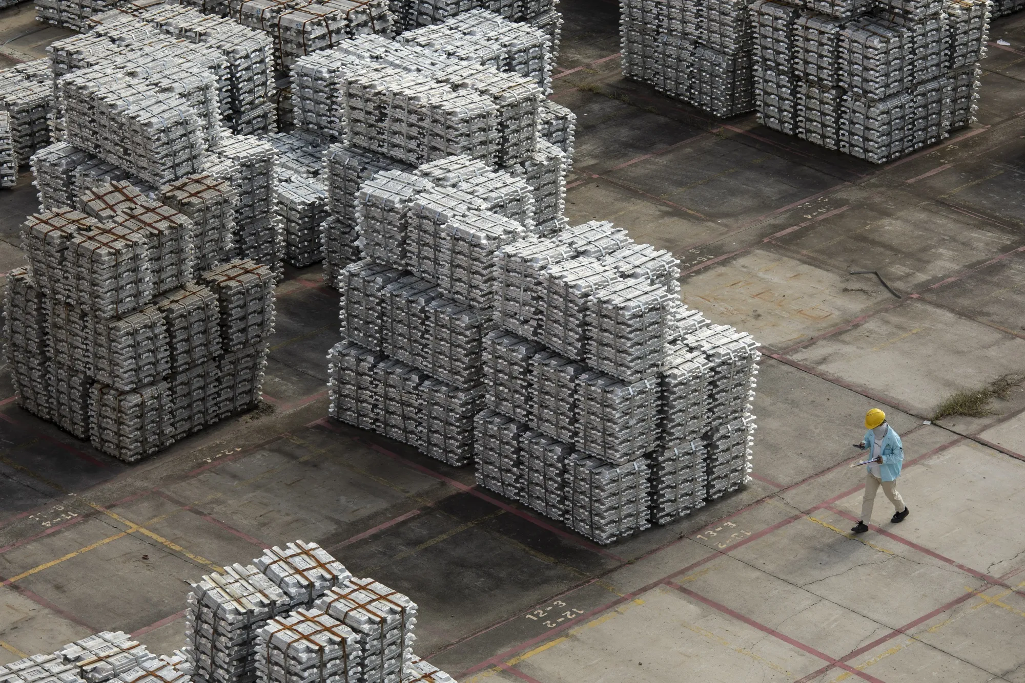 Daily output&nbsp;in the world’s biggest producer hit an all-time high of 129,000 tons last month.