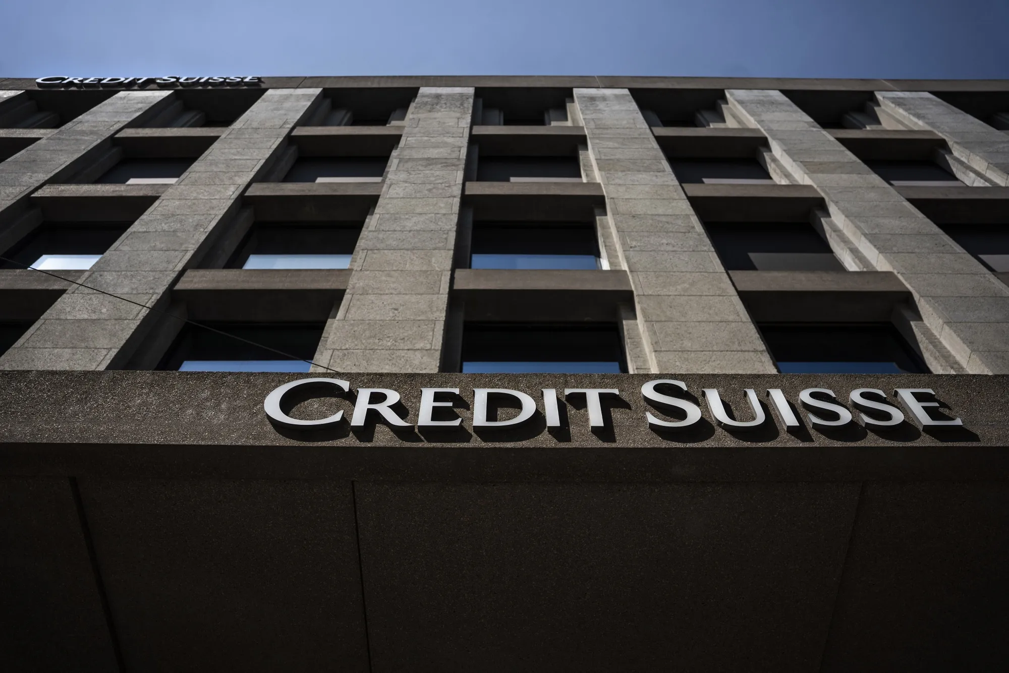 クレディ・スイス、数千人規模の人員削減を検討－関係者 - Bloomberg