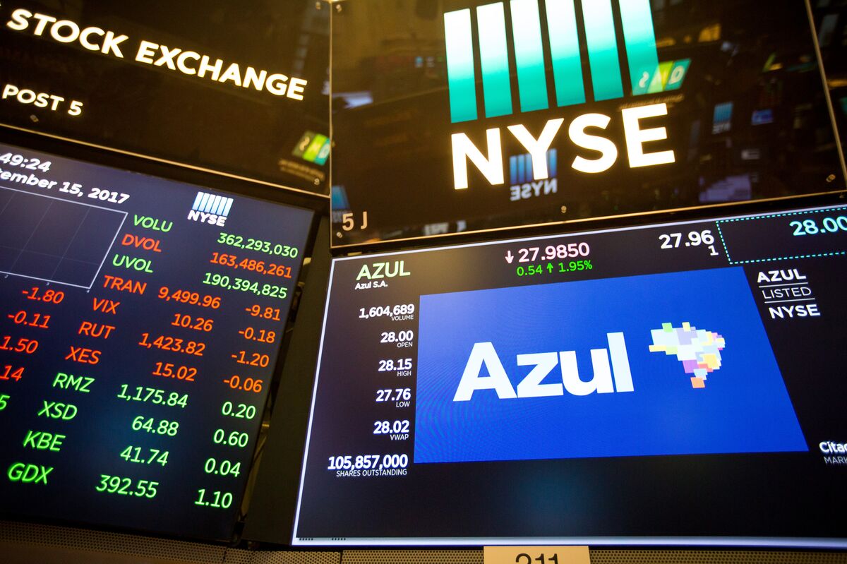 Azul Is in Talks With Gol Shareholder for Stock-Based Deal