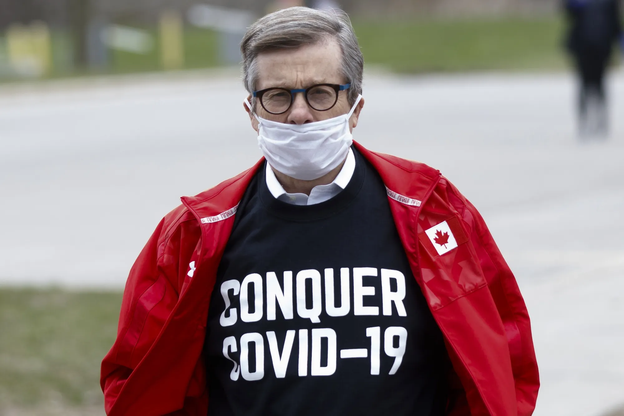 Toronto Mayor John Tory wears a protective mask before delivering meals to health care workers in the early days of the Covid-19 pandemic.