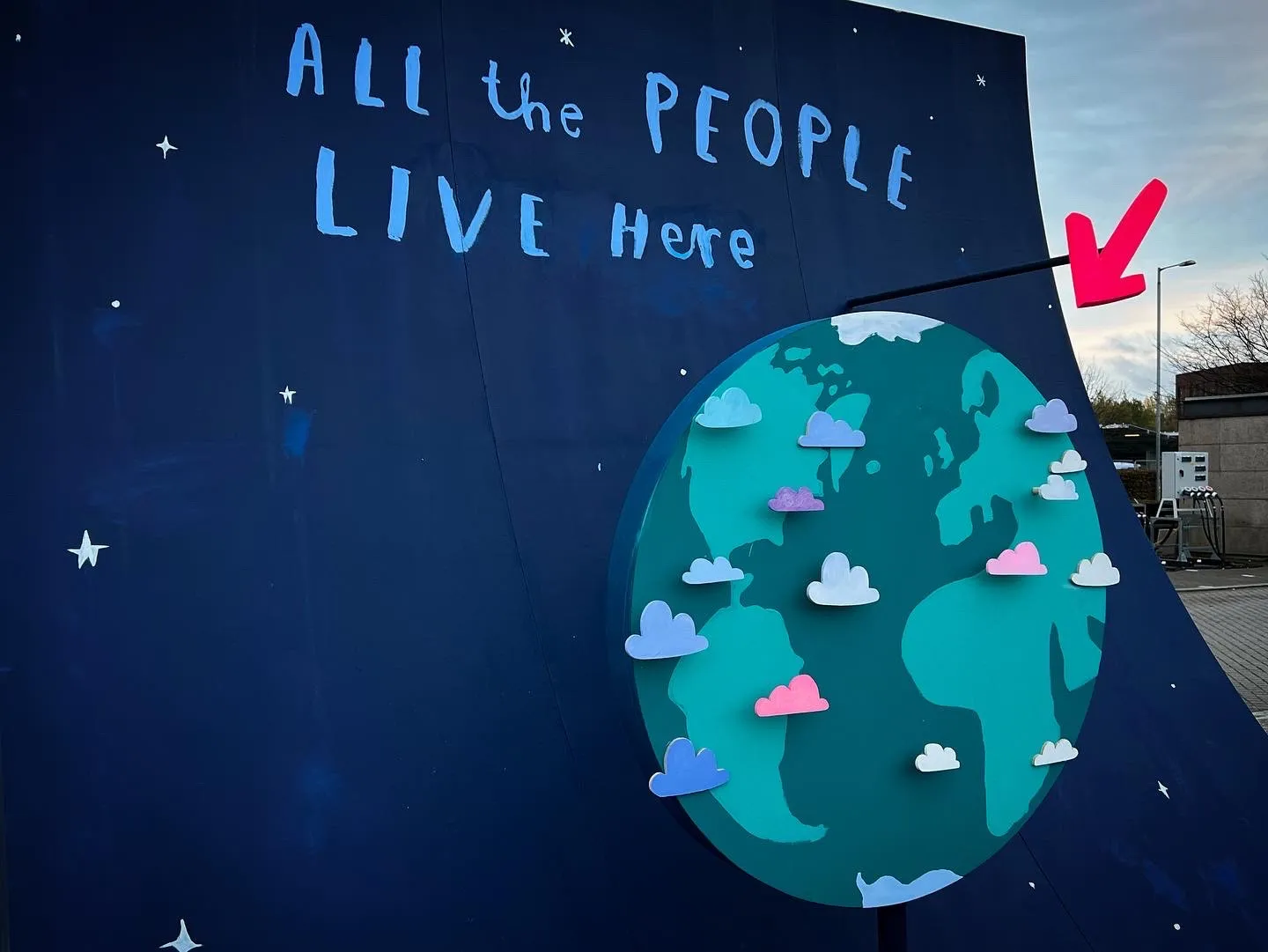 At COP26 in Glasgow, artist Oliver Jeffers&nbsp;installed two “siblings sculptures”&nbsp;of the Earth.
