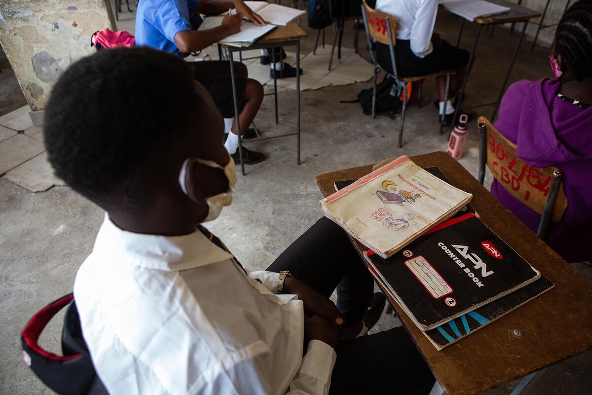 Africa News: Zimbabwe Teachers Too Poor to Return to Work With Schools