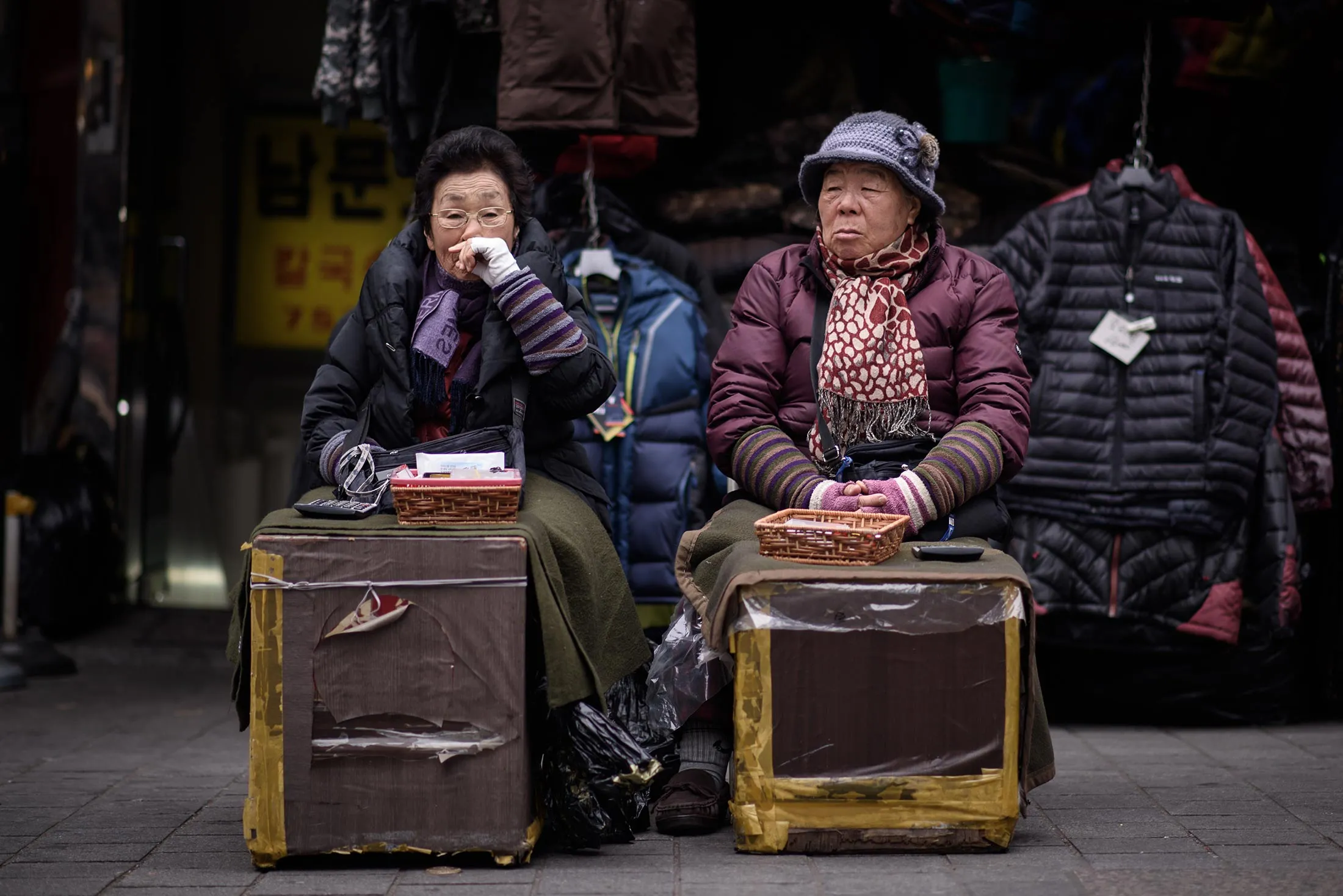 Currency exchange vendors at a market in Seoul.
