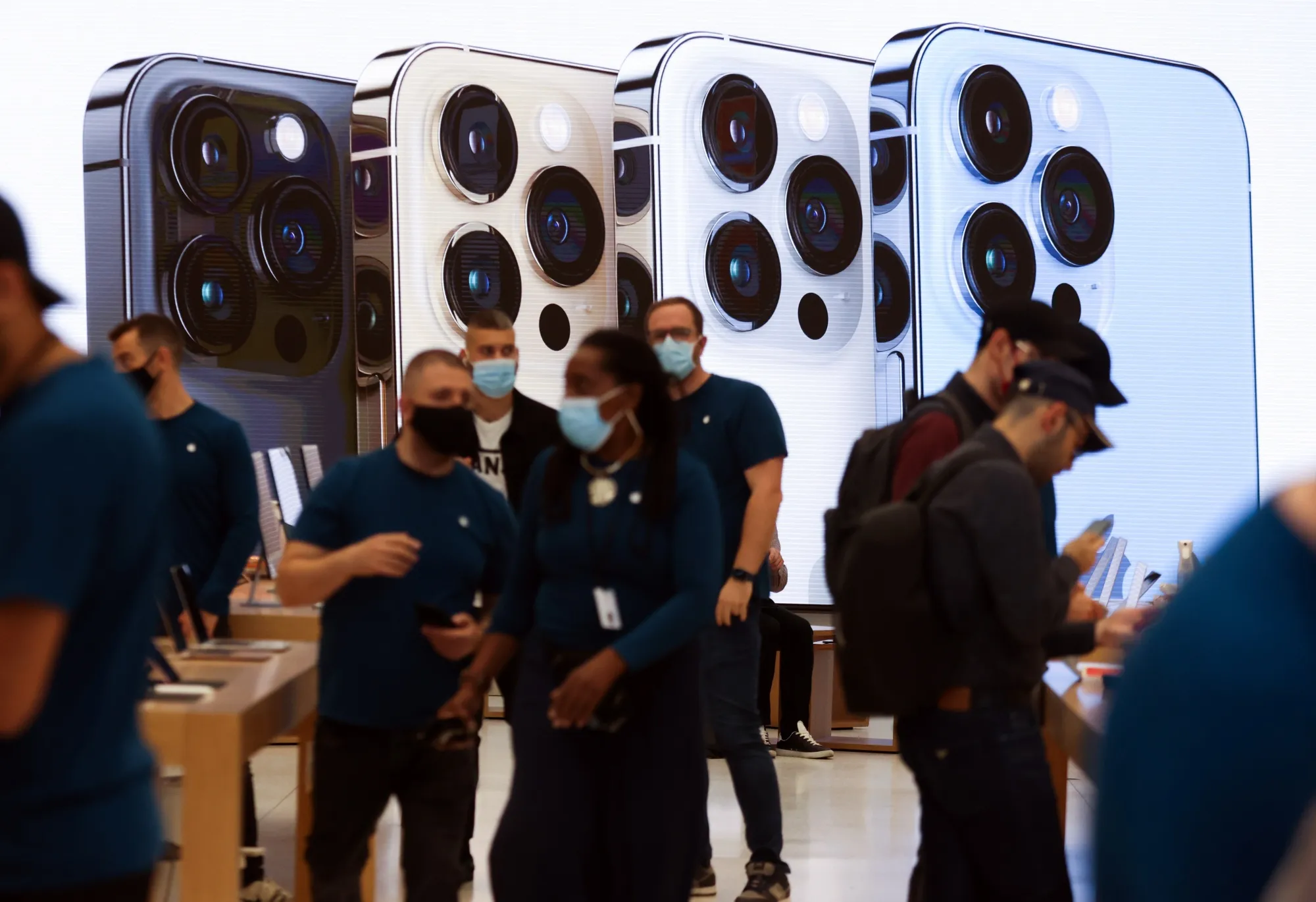 A digital display of iPhone 13 smartphones in the Apple Inc. store&nbsp;in London, U.K.