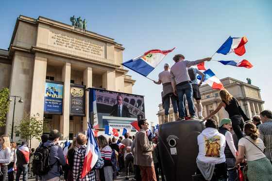 Le Pen’s Resilience Makes France’s Election a Much Closer Race