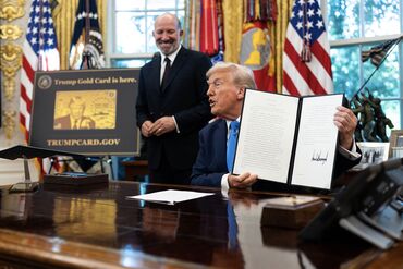 President Donald Trump signs a proclamation instituting a $100,000 fee for visas given to some highly skilled foreign workers in the Oval Office of the White House in Washington, Sept. 19, 2025. (Tierney L. Cross/The New York Times)