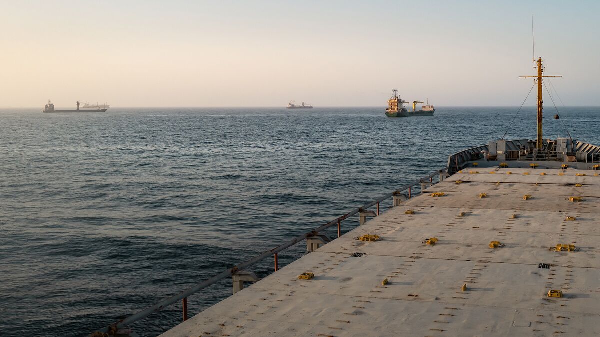 Schrödinger's Strait of Hormuz: Open or Closed?