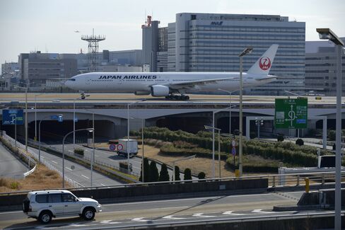 Japan Air Raises Profit Outlook as Europe, U.S. Offset 787 Woes