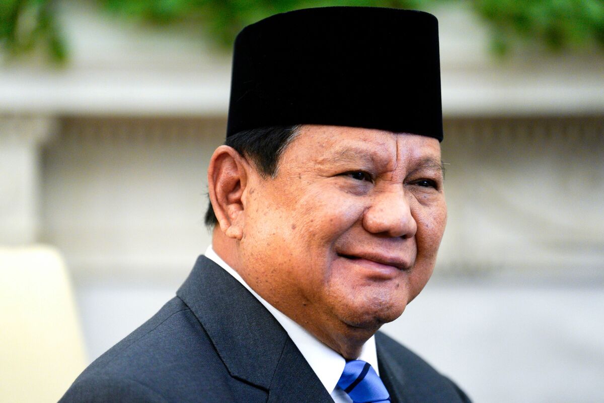 Indonesian President Prabowo Grants Clemency to Over 1,000 Including Political Rivals