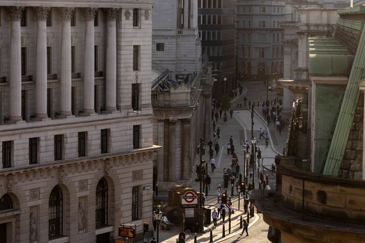 Once-Popular UK Bond Trade Shaken by Surge in Volatility