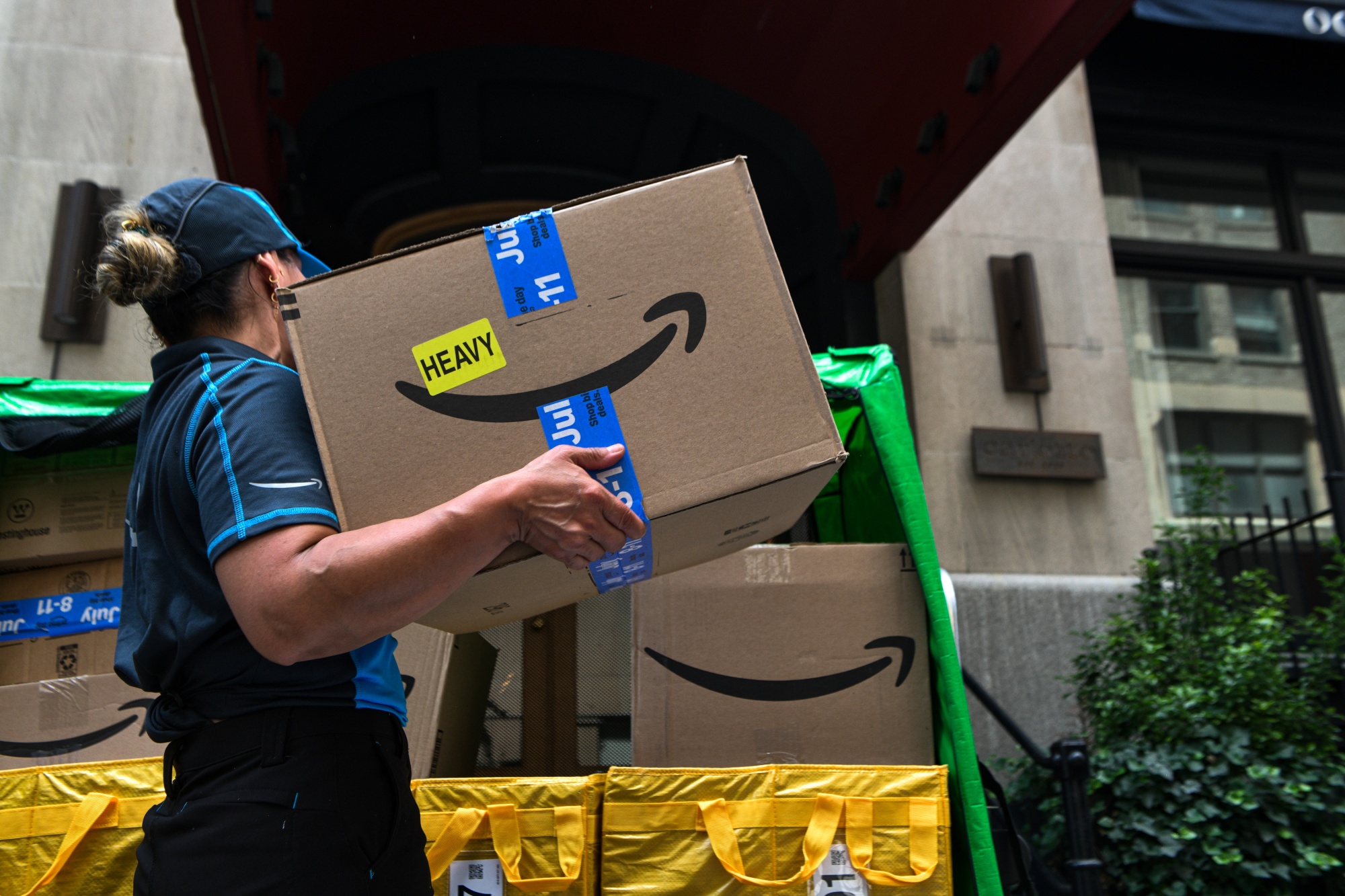 A worker sorts packages in New York. Photographer: Klaus Galiano/Bloomberg