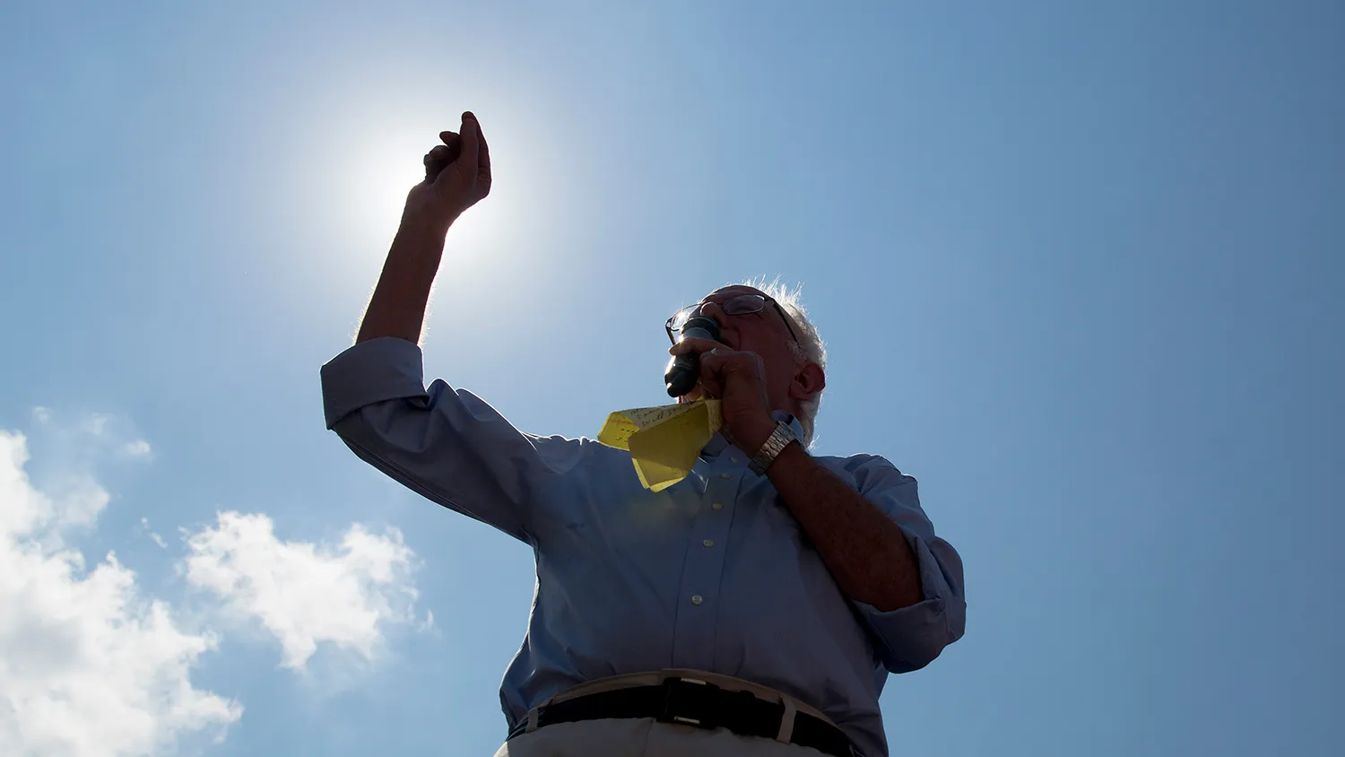 Senator Bernie Sanders, an independent from Vermont and 2016 Democratic presidential candidate, speaks to attendees at the Iowa State Fair Soapbox in Des Moines, Iowa, U.S., on Saturday, Aug. 15, 2015.
