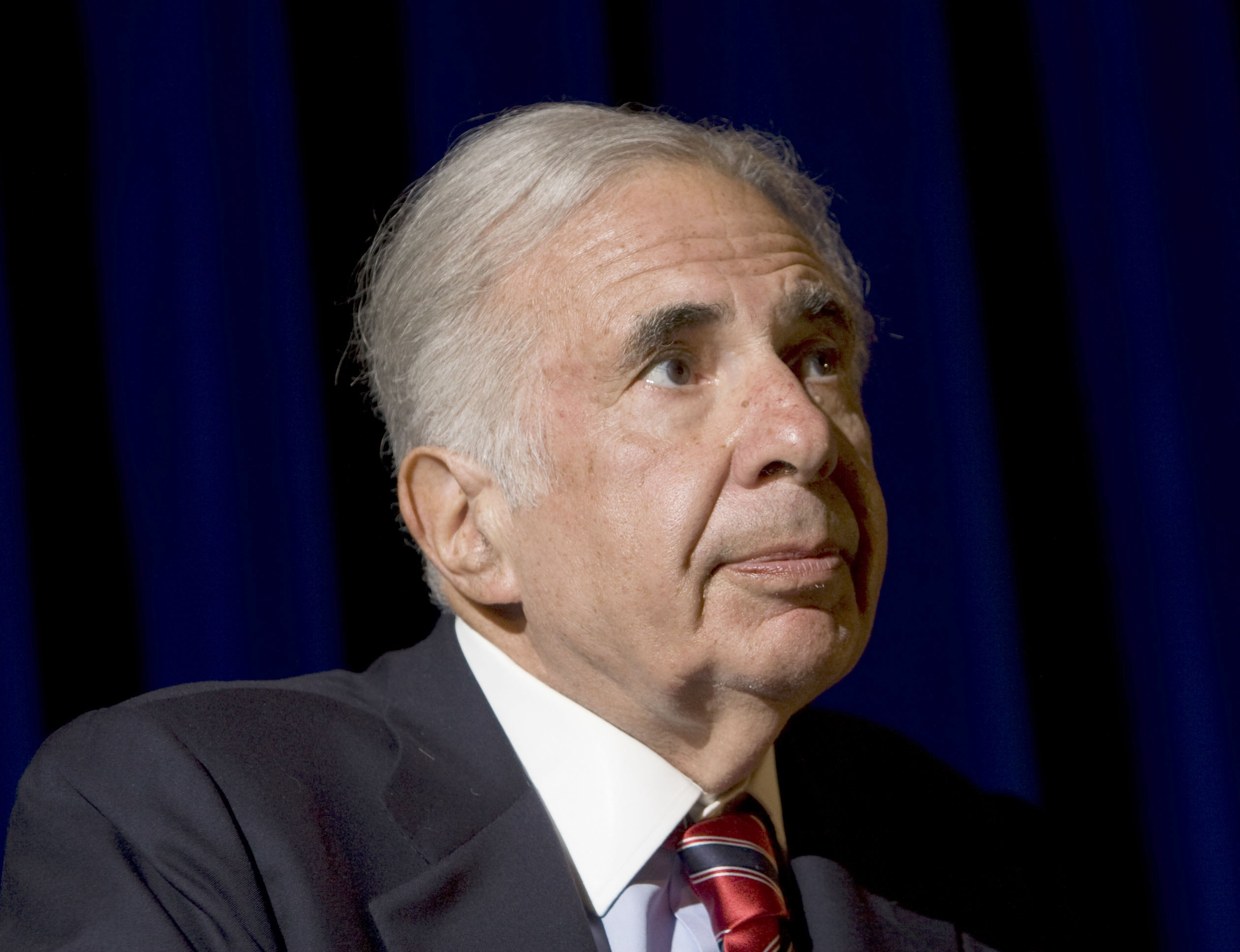 アイカーン氏:ライオンズ・ゲート株30%取得目指す-TOBを発表 Bloomberg