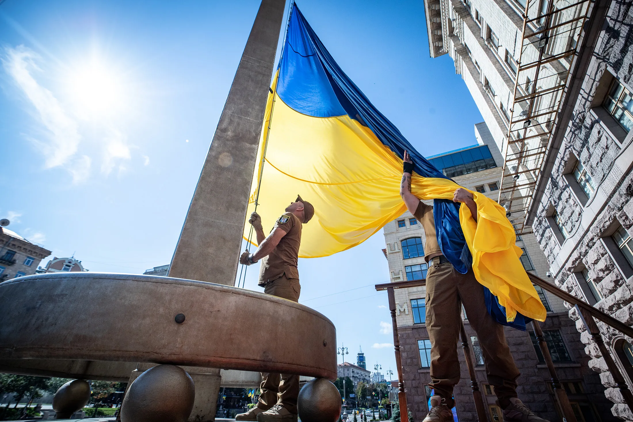 Ukrainian military members raise a flag on&nbsp;the Day of Ukrainian Statehood&nbsp;near City Hall in Kyiv&nbsp;on July 28.