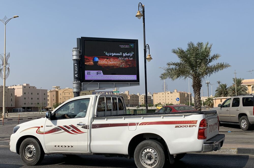 Aramco Sale Gets Going On Saudi Highways And At Atms Bloomberg