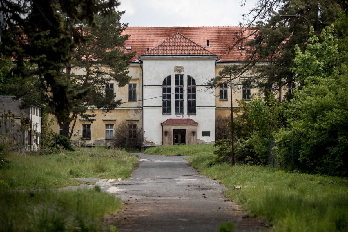 Where did Heydrich live in Prague?