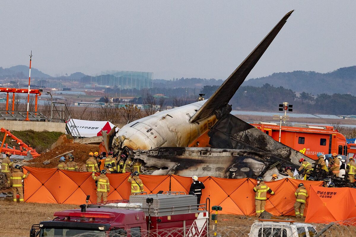 South Korea Probes Plane Crash That Killed 179 People - Bloomberg