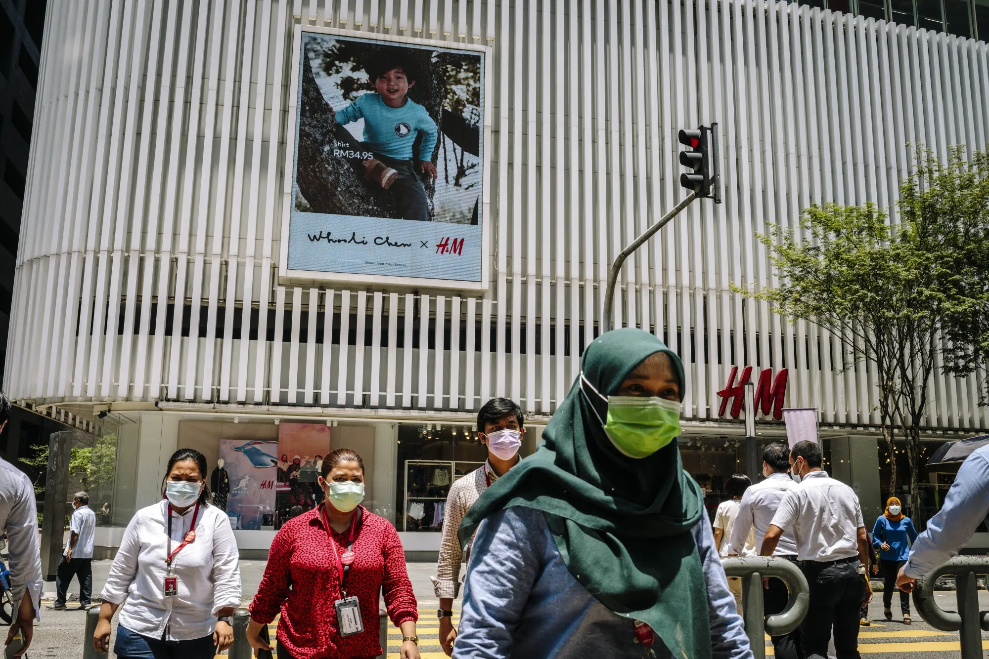 Pedestrians wearing protective face masks in Kuala Lumpur, Malaysia. Photographer Ian Teh/Bloomberg